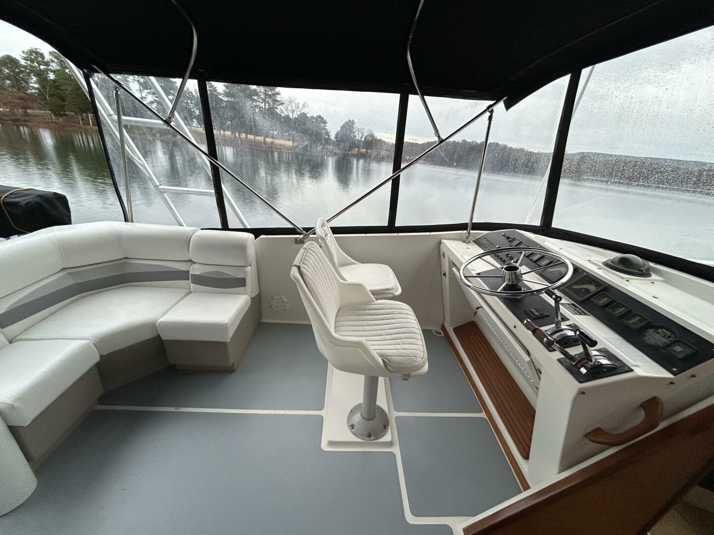 Slide: The Image of 45' Bayliner flybridge port - 4903383