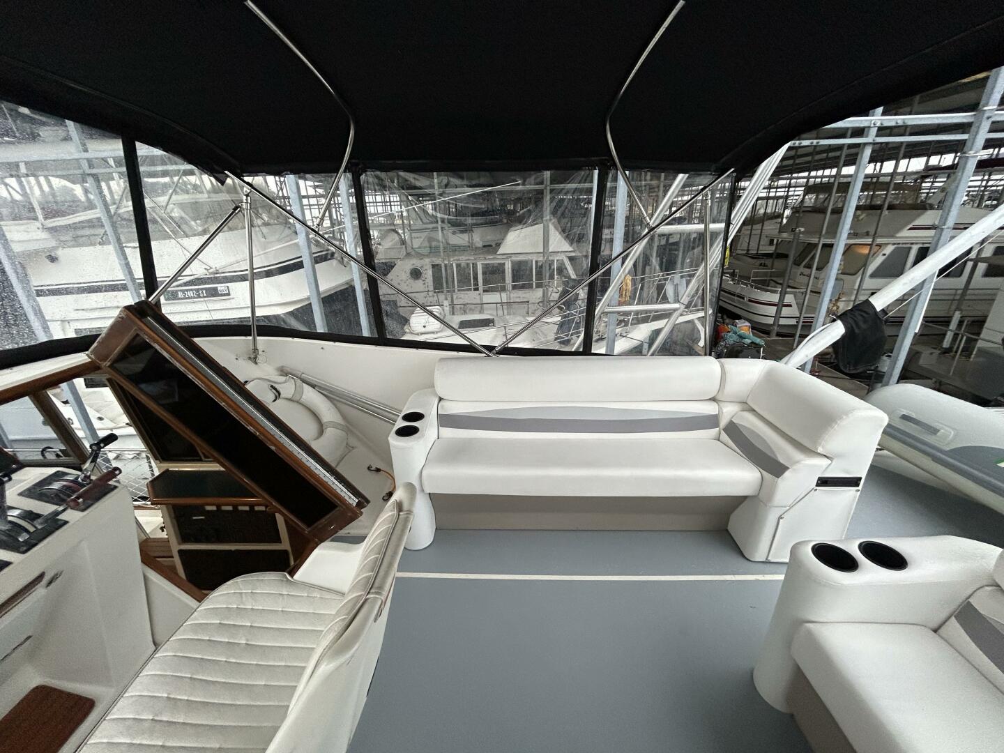 Slide: The Image of 45' Bayliner flybridge starboard - 4903385