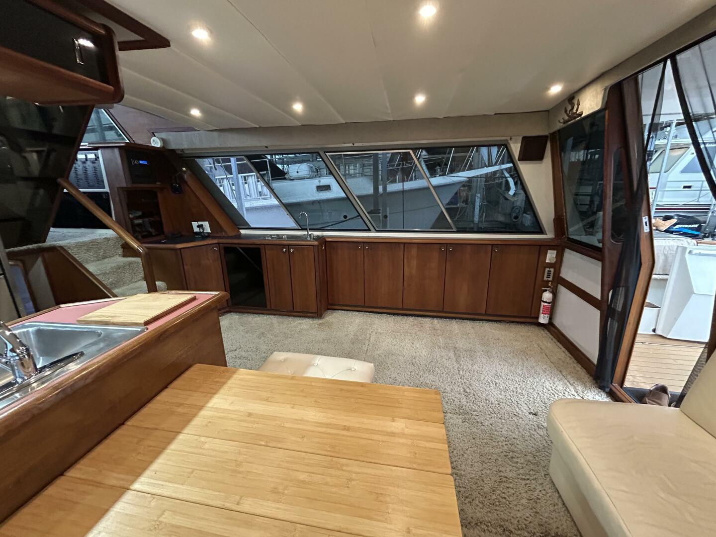 Slide: The Image of 45' Bayliner salon starboard - 4903423