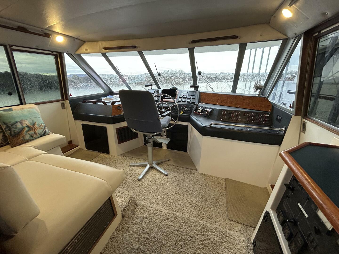Slide: The Image of 45' Bayliner pilothouse forward - 4903408