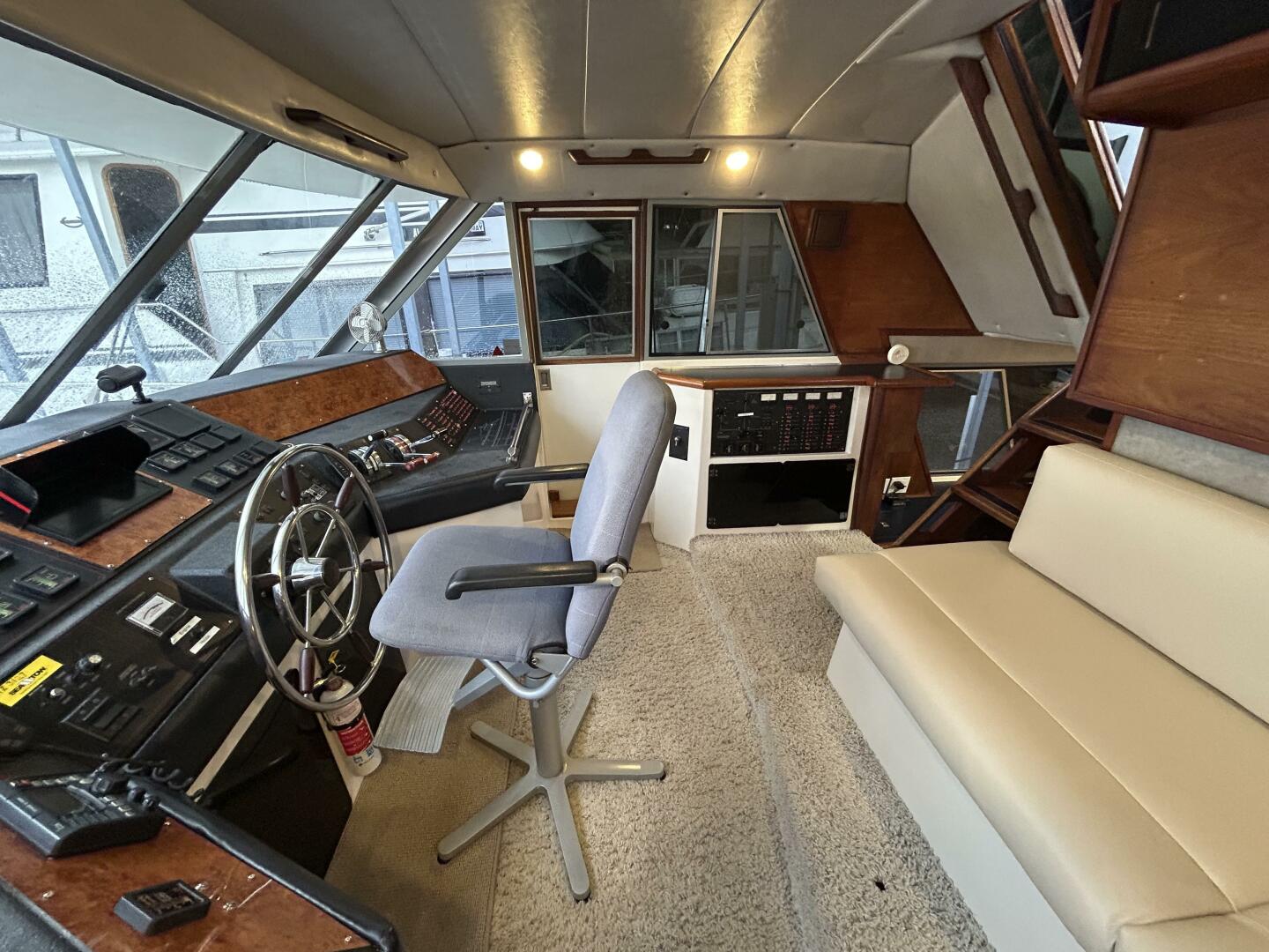 Slide: The Image of 45' Bayliner pilothouse starboard - 4903412