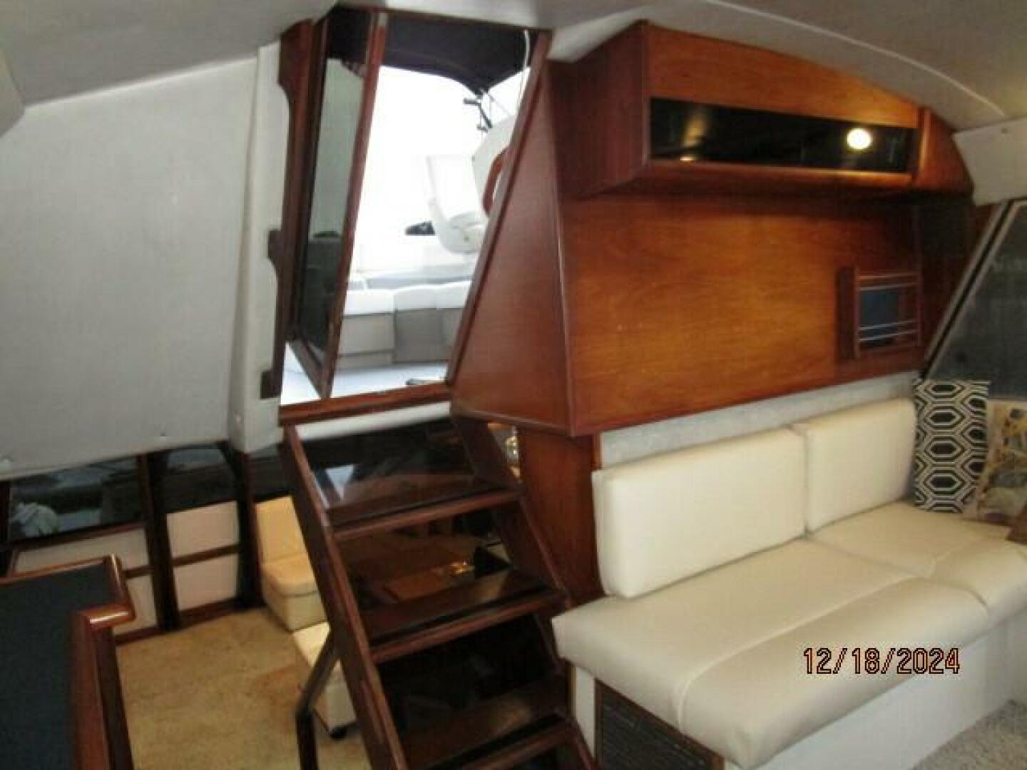 Slide: The Image of 45' Bayliner pilothouse aft - 4903405
