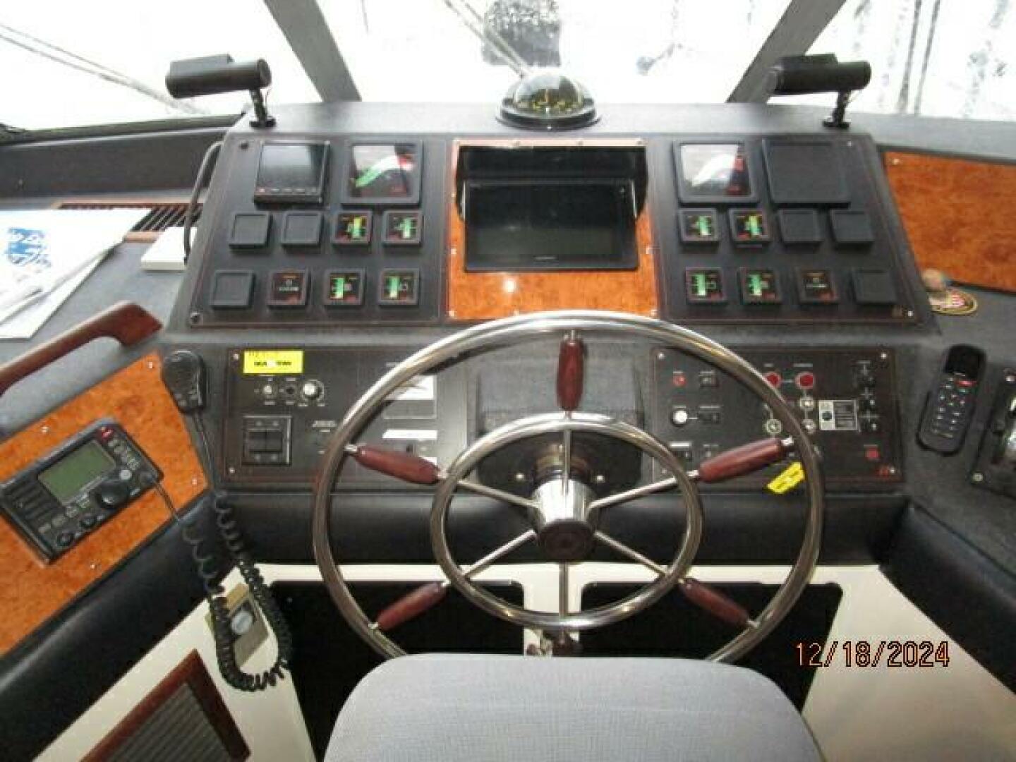 Slide: The Image of 45' Bayliner pilothouse helm2 - 4903410