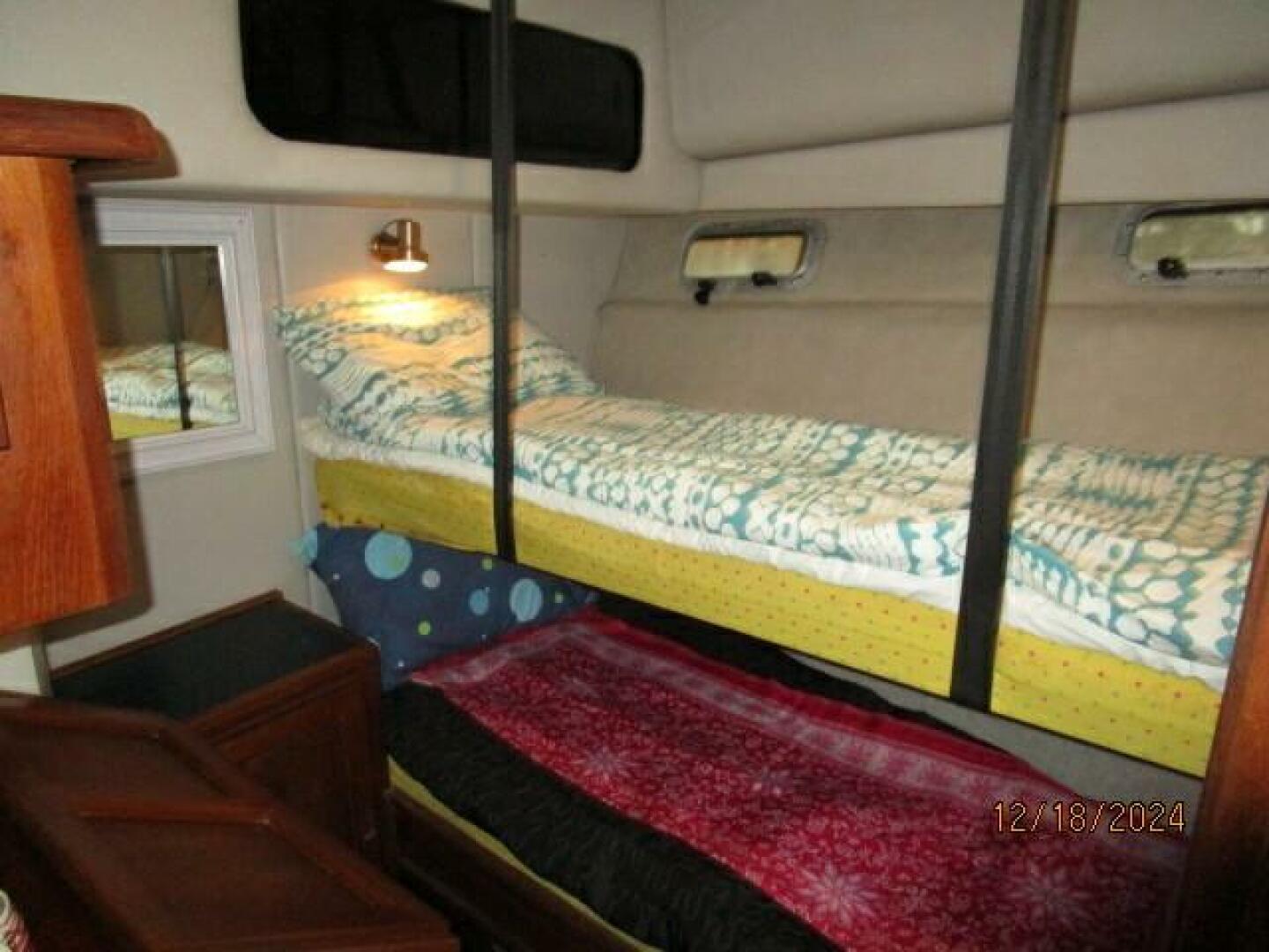 Slide: The Image of 45' Bayliner port forward guest stateroom - 4903414