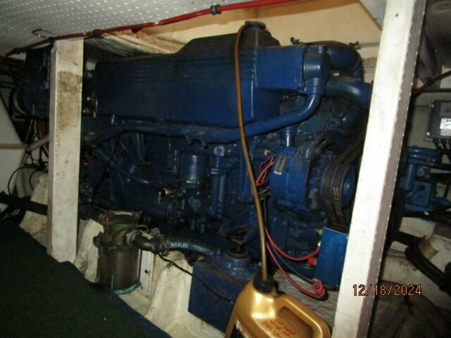 Slide: The Image of 45' Bayliner port main engine - 4903415