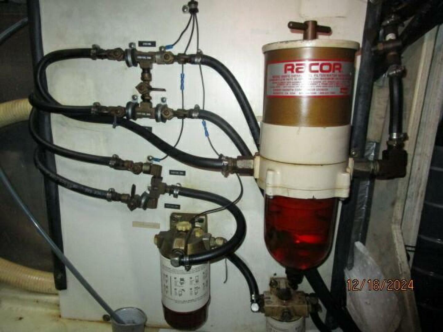 Slide: The Image of 45' Bayliner starboard Racor fuel filter - 4903427