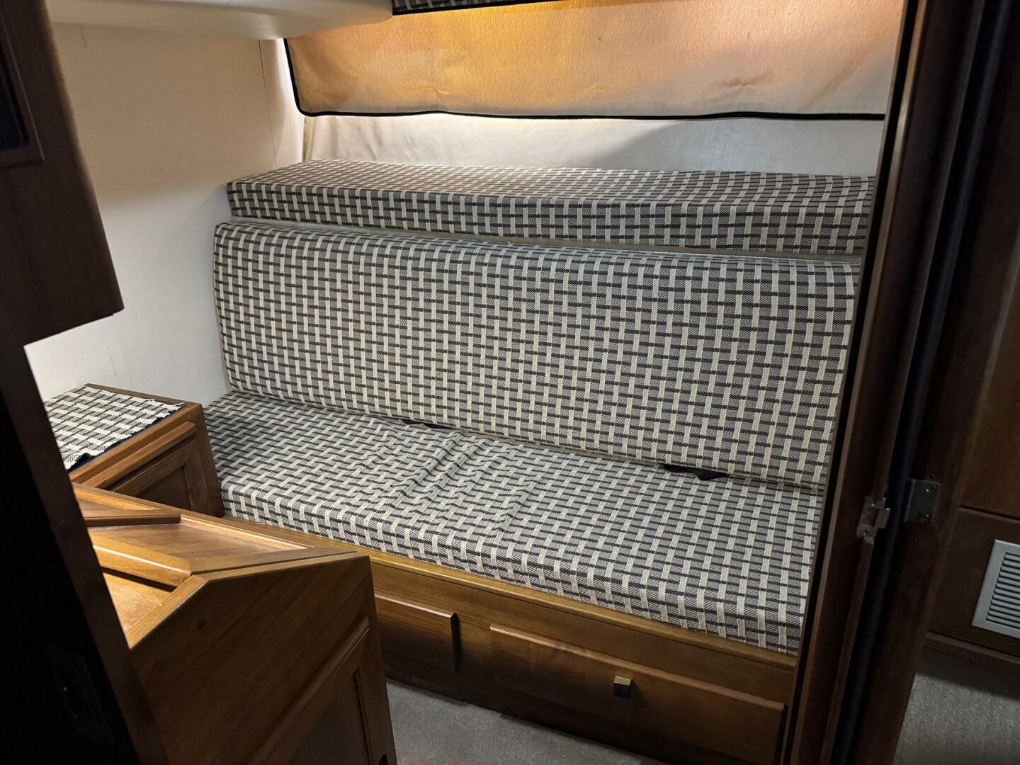 Slide: The Image of Bayliner 4588 Motoryacht 1988 - 5115698