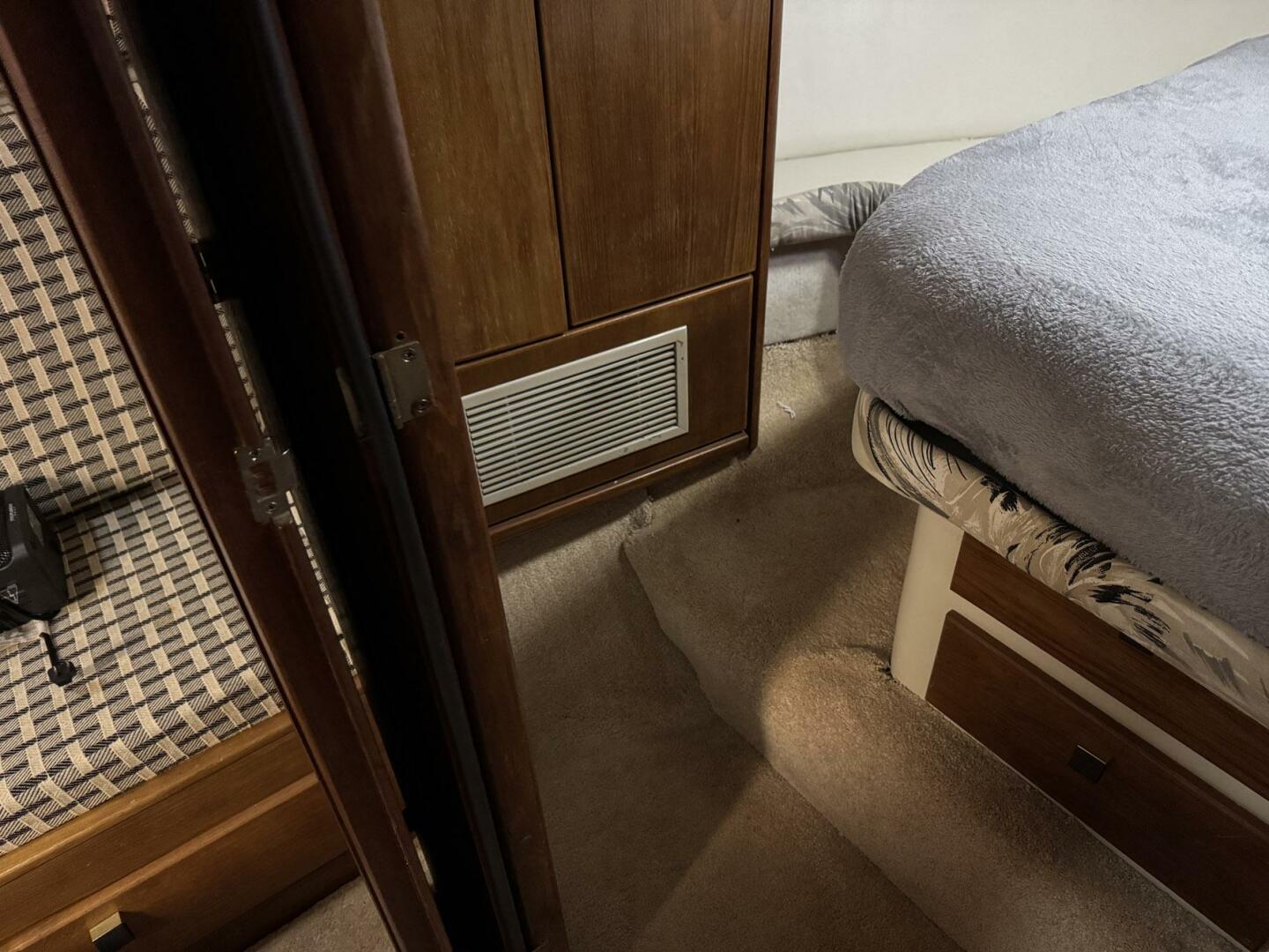 Slide: The Image of Bayliner 4588 Motoryacht 1988 - 5115711
