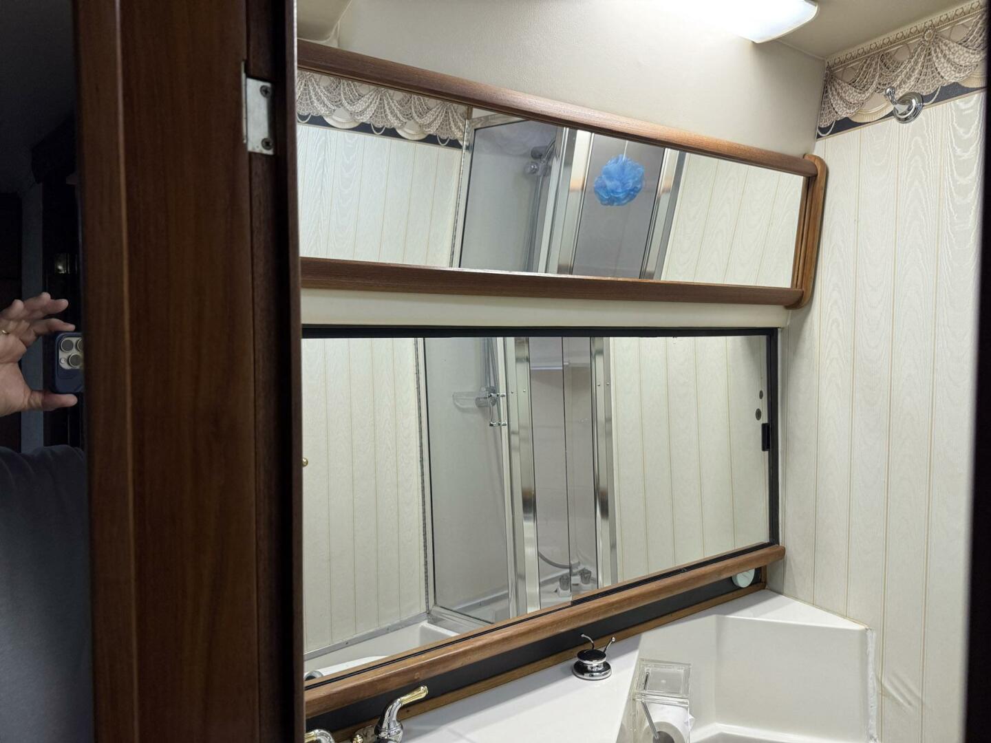 Slide: The Image of Bayliner 4588 Motoryacht 1988 - 5115713