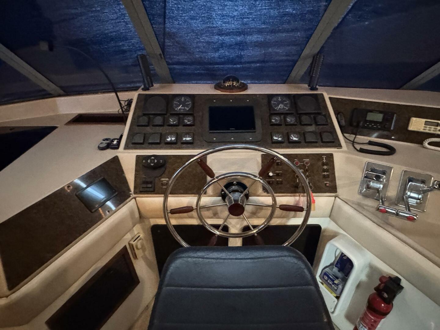 Slide: The Image of Bayliner 4588 Motoryacht 1988 - 5115730