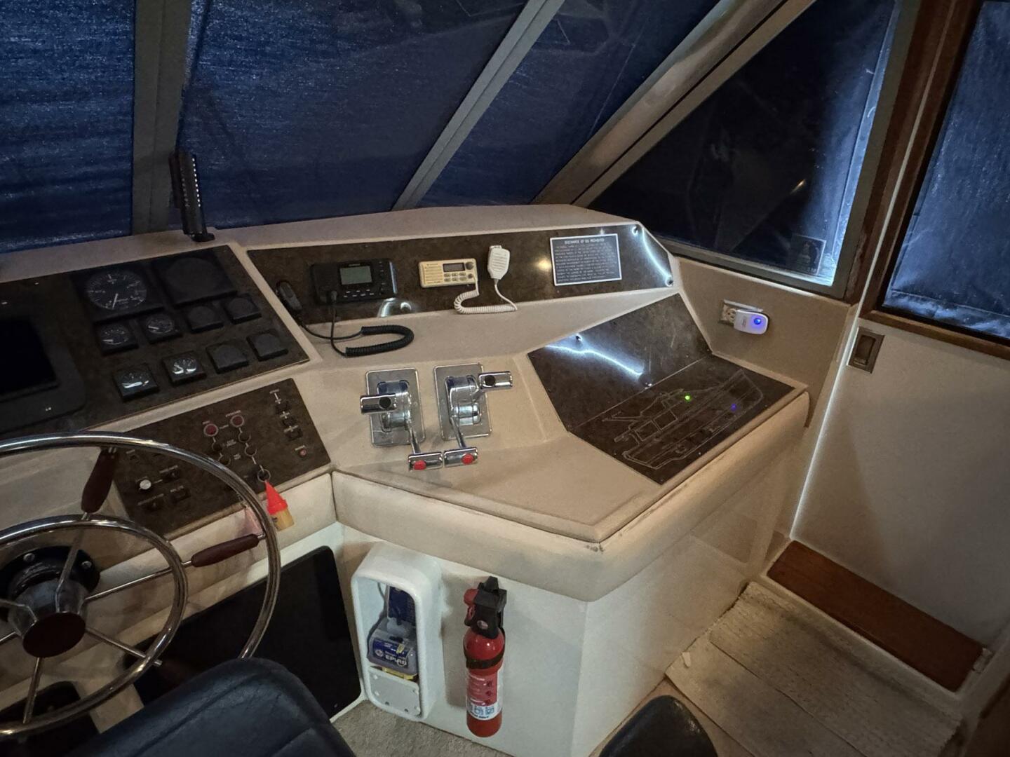 Slide: The Image of Bayliner 4588 Motoryacht 1988 - 5115731