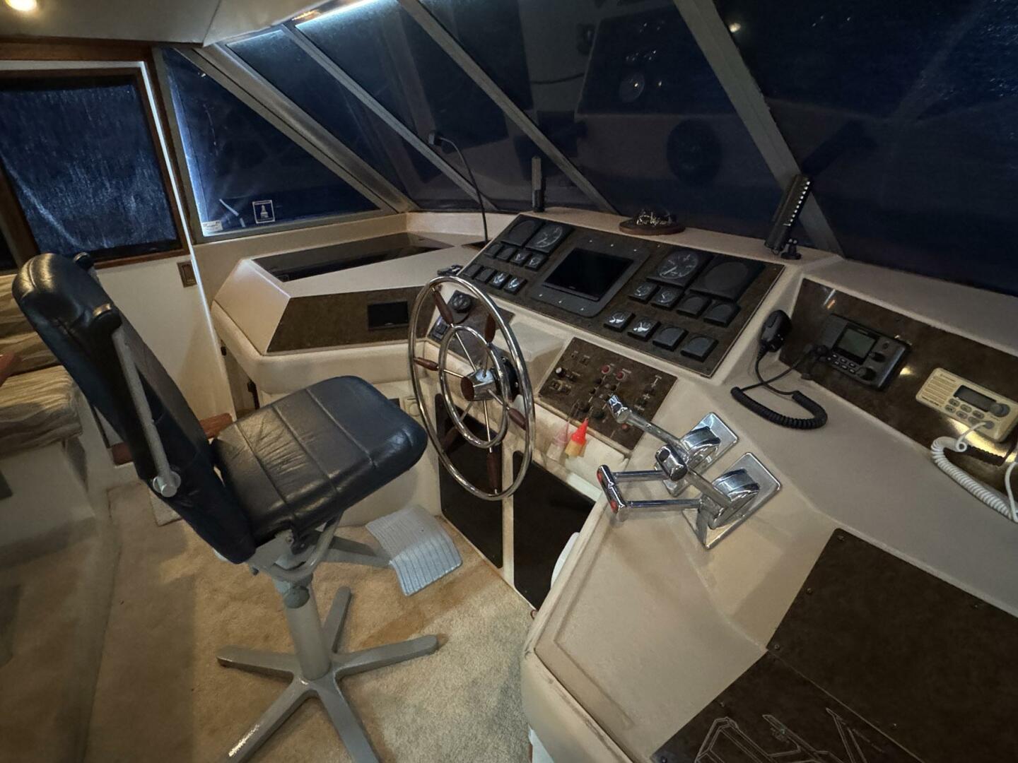 Slide: The Image of Bayliner 4588 Motoryacht 1988 - 5115733