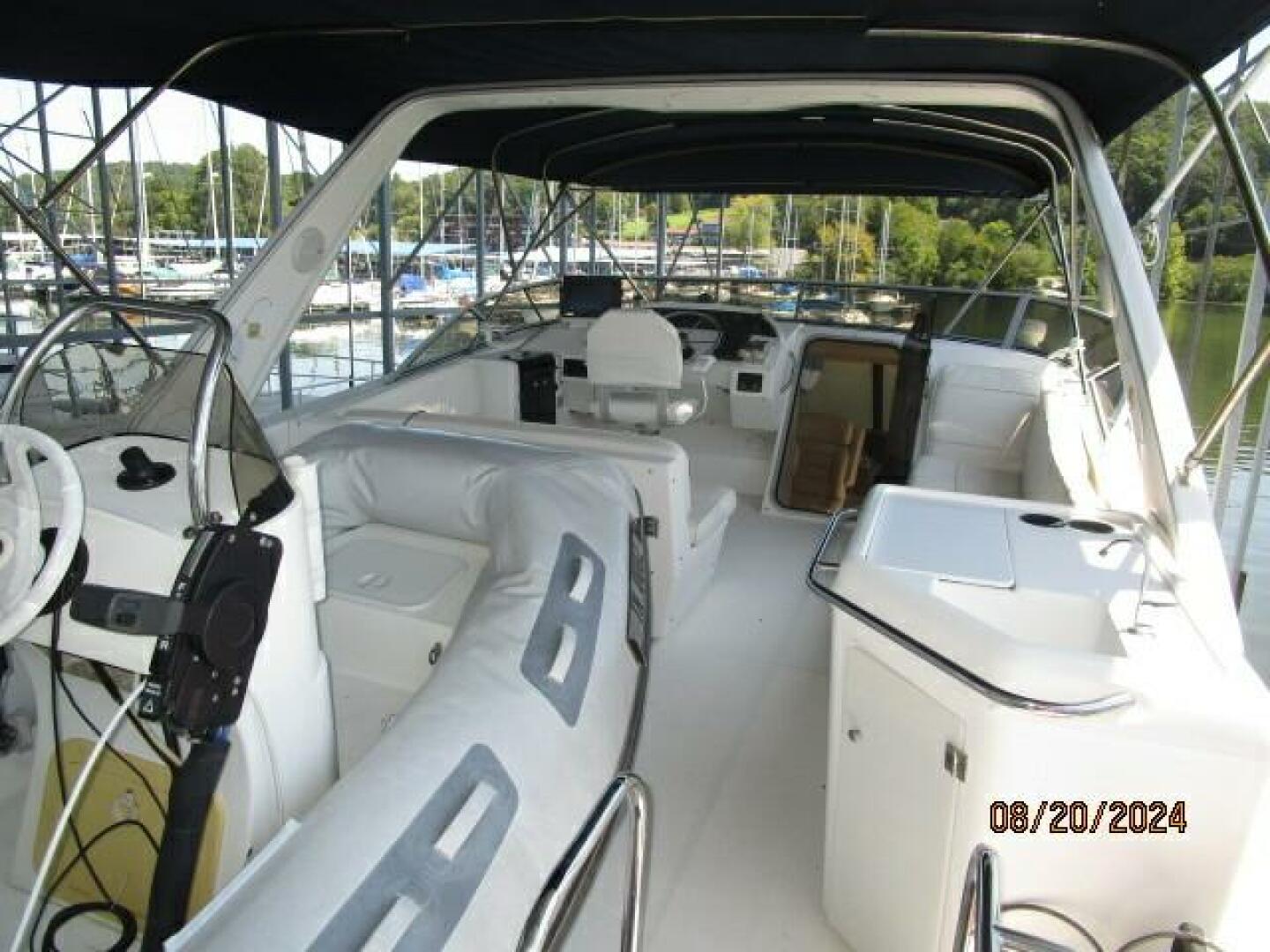 Slide: The Image of 47' Bayliner flybridge forward - 4609467