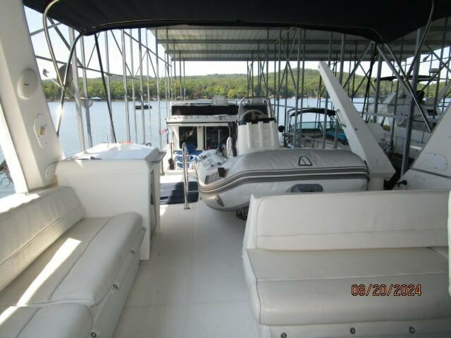 Slide: The Image of 47' Bayliner flybridge aft - 4609465