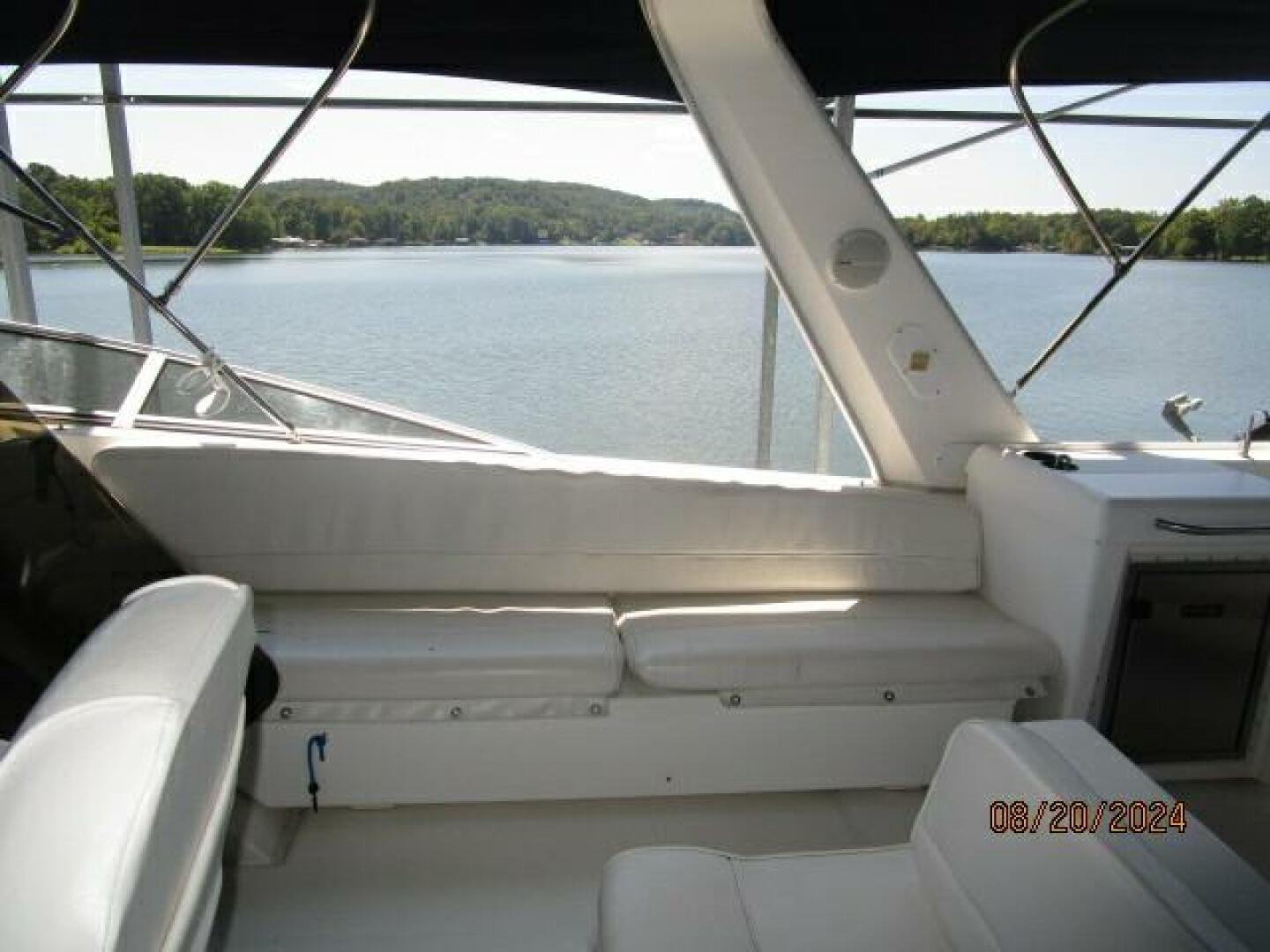 Slide: The Image of 47' Bayliner flybridge starboard - 4609473