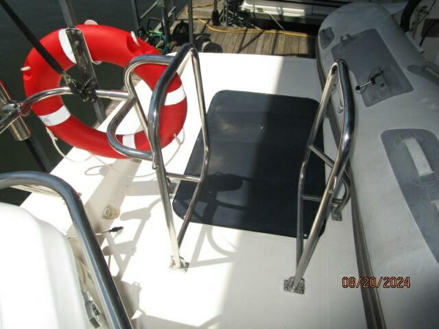 Slide: The Image of 47' Bayliner flybridge-aftdeck ladder-hatch - 4609476