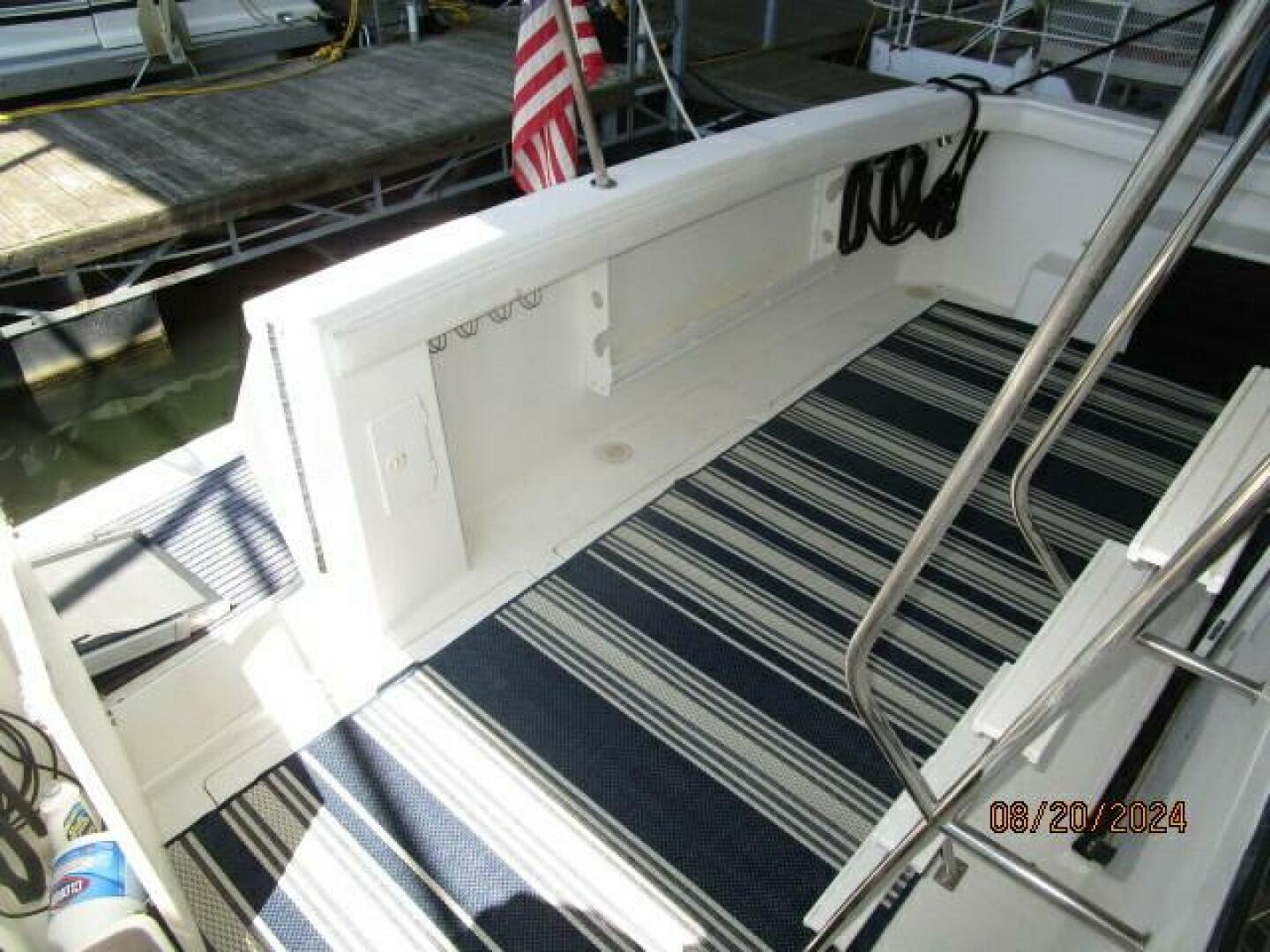 Slide: The Image of 47' Bayliner aftdeck1 - 4609447