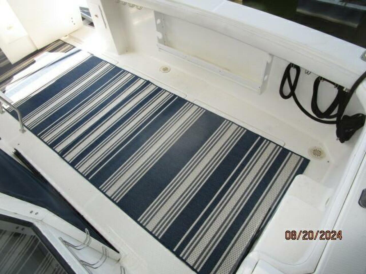 Slide: The Image of 47' Bayliner aftdeck2 - 4609448