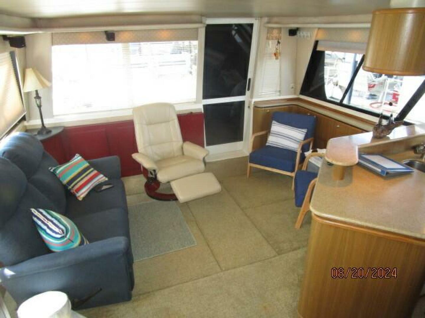 Slide: The Image of 47' Bayliner salon aft - 4609515