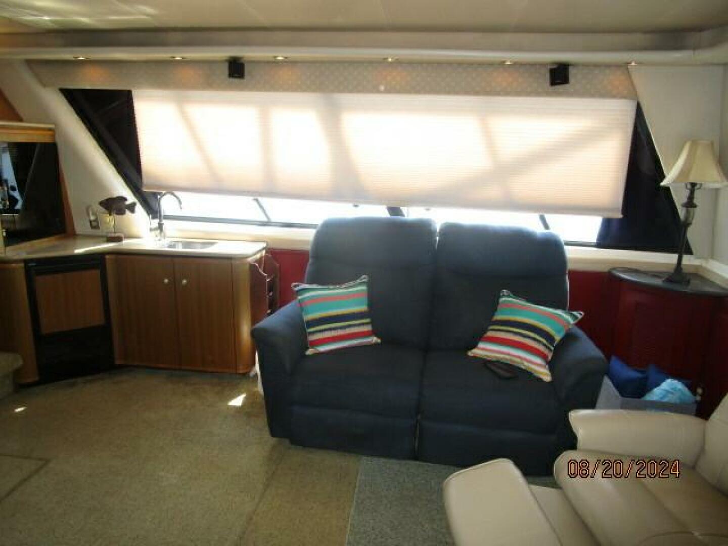 Slide: The Image of 47' Bayliner salon starboard - 4609521