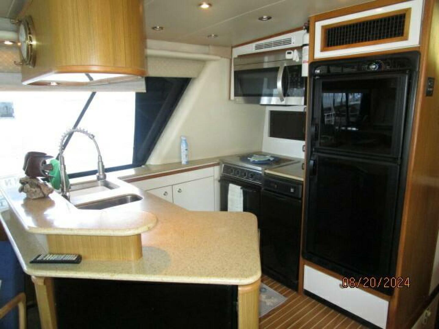 Slide: The Image of 47' Bayliner galley1 - 4609482