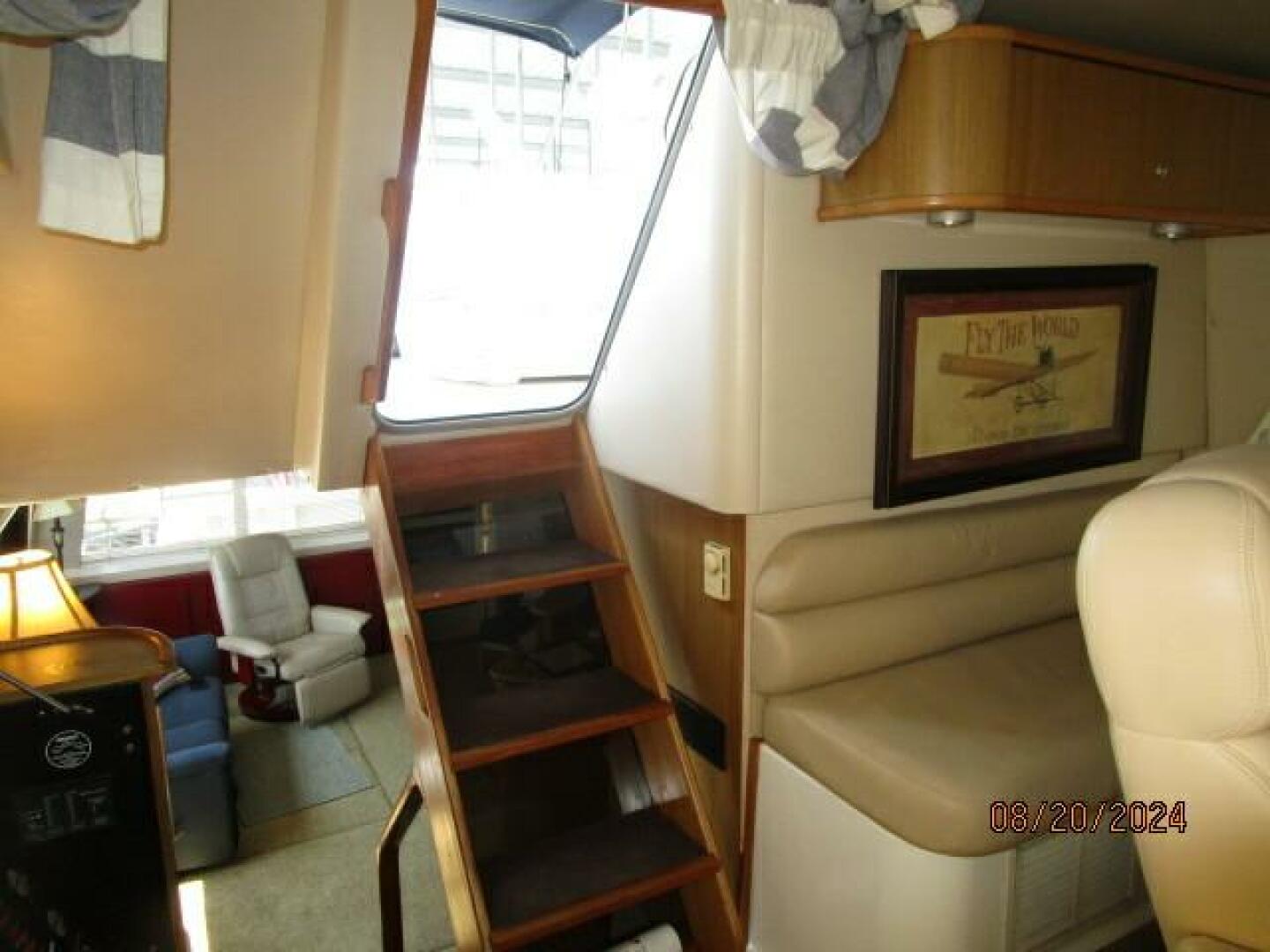 Slide: The Image of 47' Bayliner pilothouse aft - 4609497