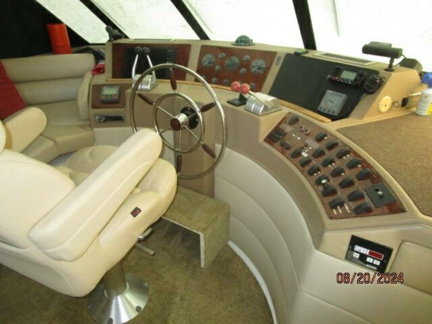 Slide: The Image of 47' Bayliner pilothouse helm1 - 4609499