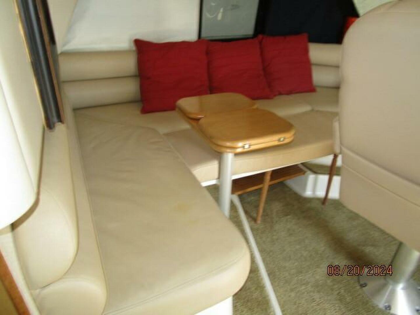Slide: The Image of 47' Bayliner pilothouse port seating-berth2 - 4609504