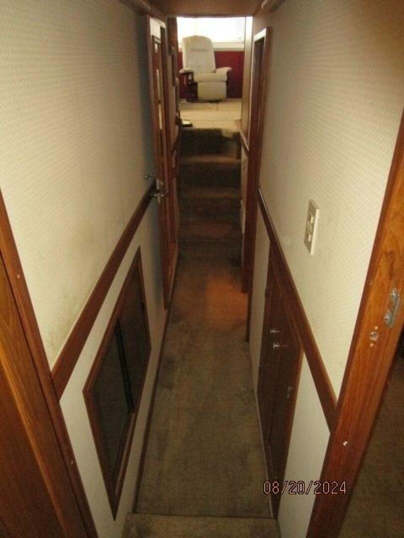 Slide: The Image of 47' Bayliner stateroom companionway aft - 4609457