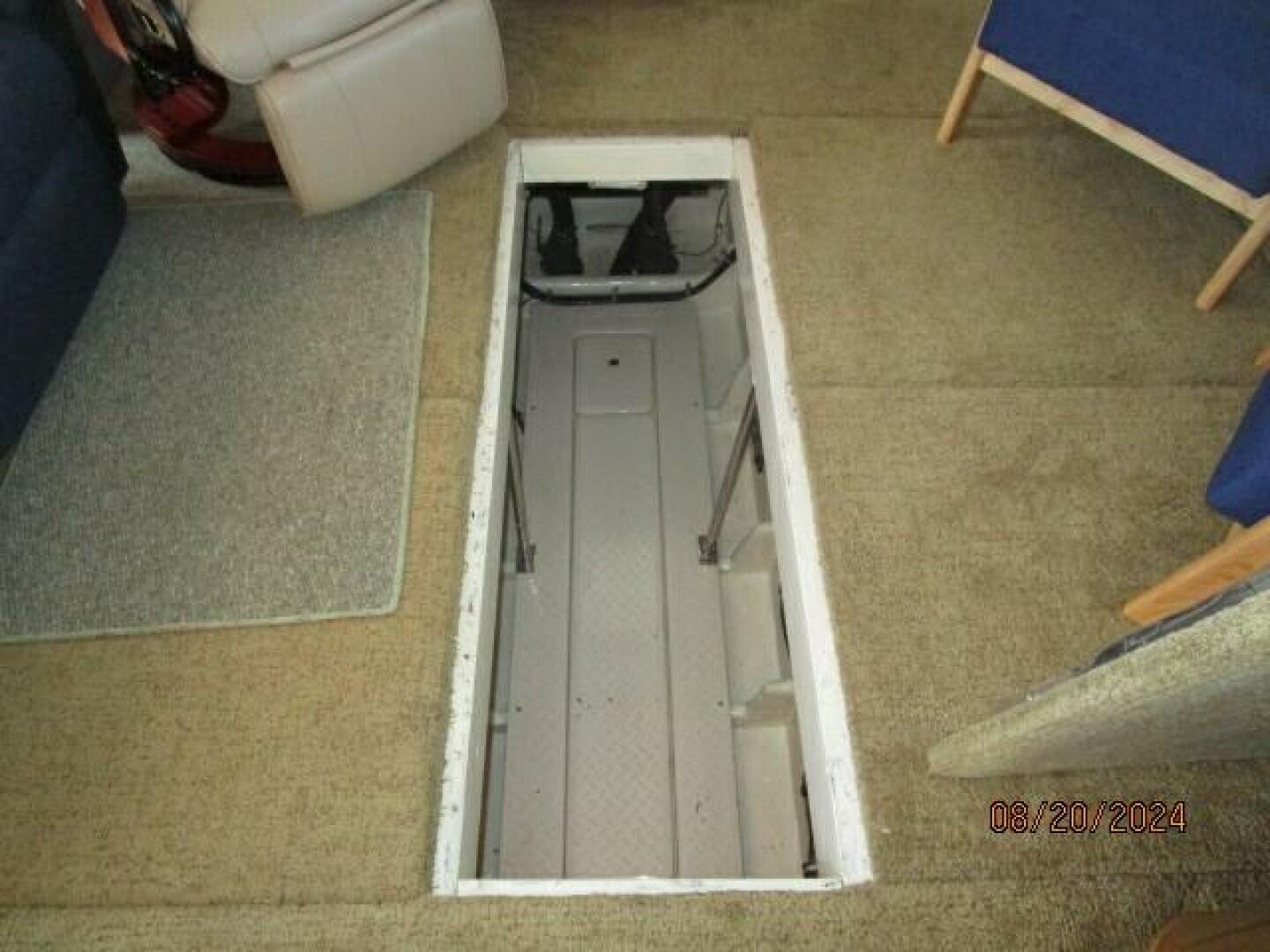 Slide: The Image of 47' Bayliner engine room access1 - 4609460