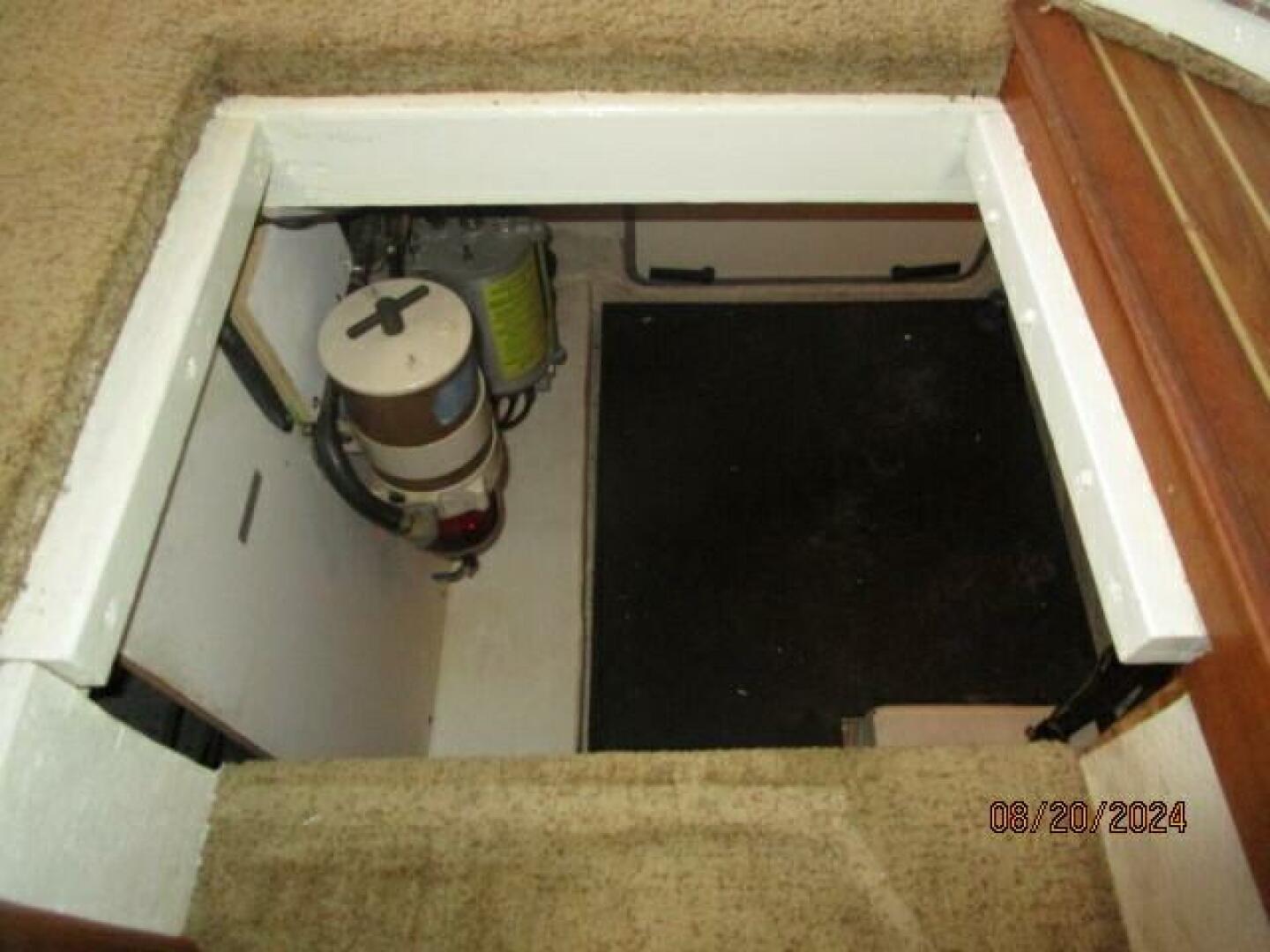 Slide: The Image of 47' Bayliner engine room access2 - 4609461