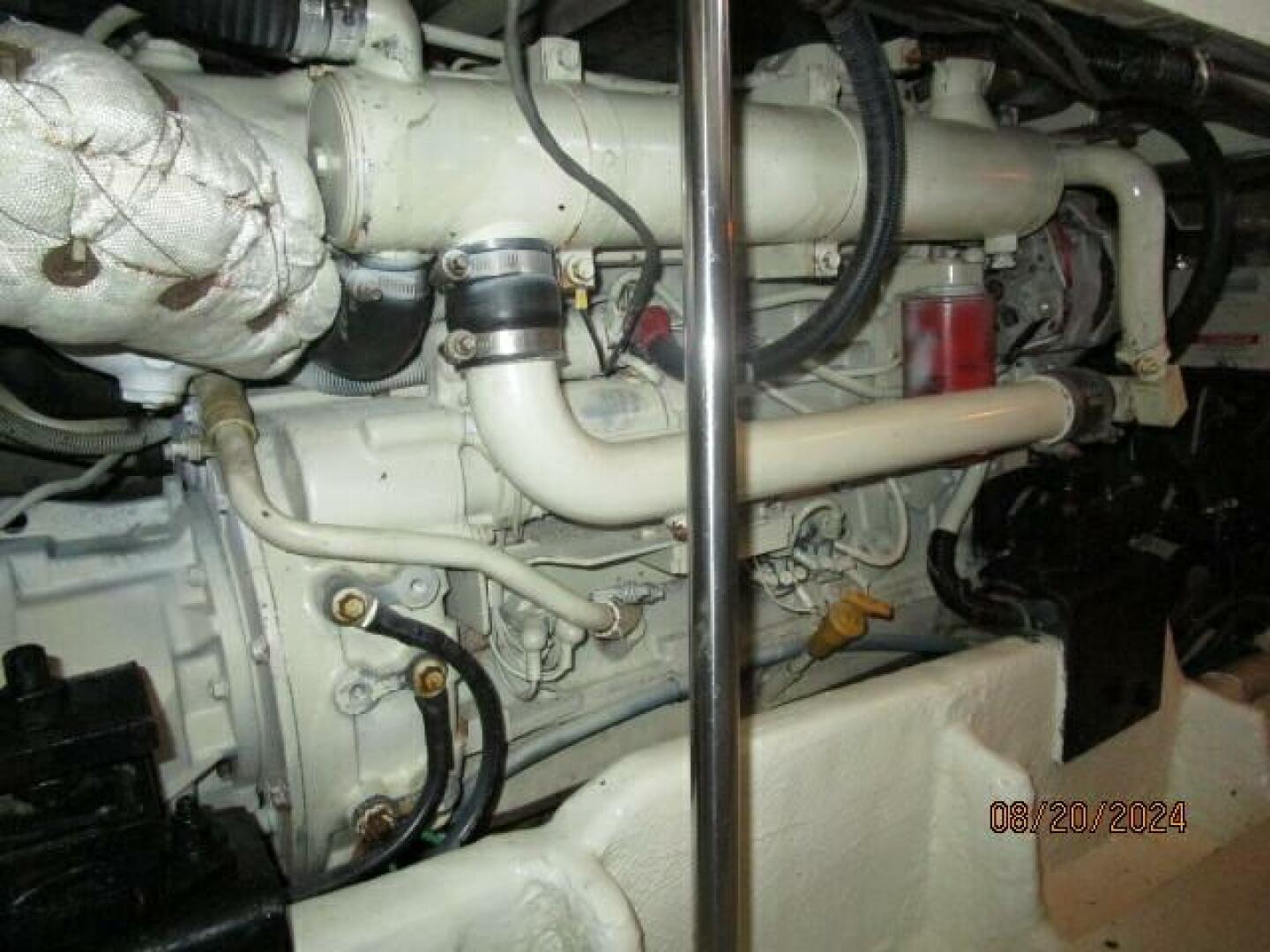 Slide: The Image of 47' Bayliner port main engine - 4609510