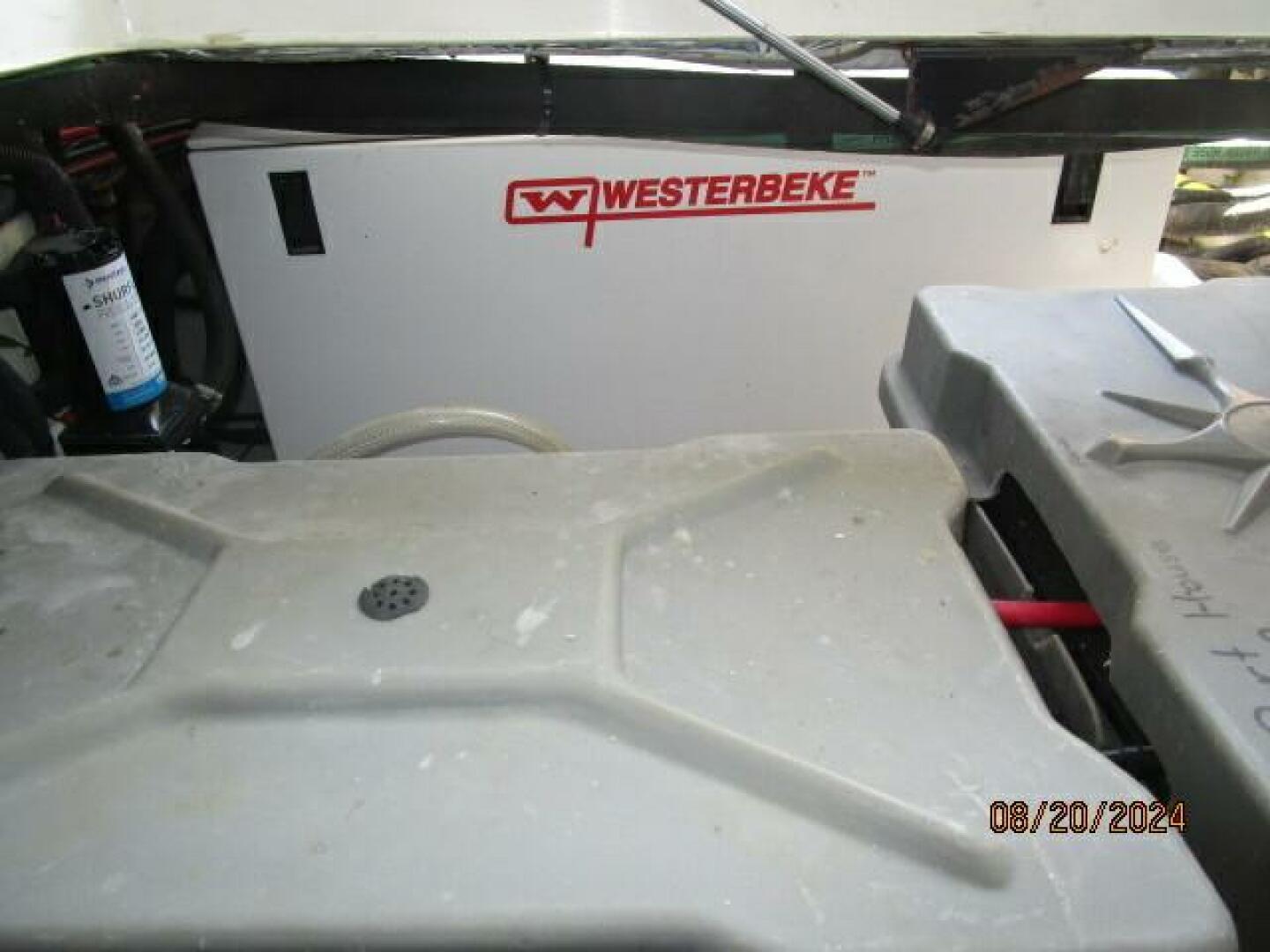Slide: The Image of 47' Bayliner generator - 4609485