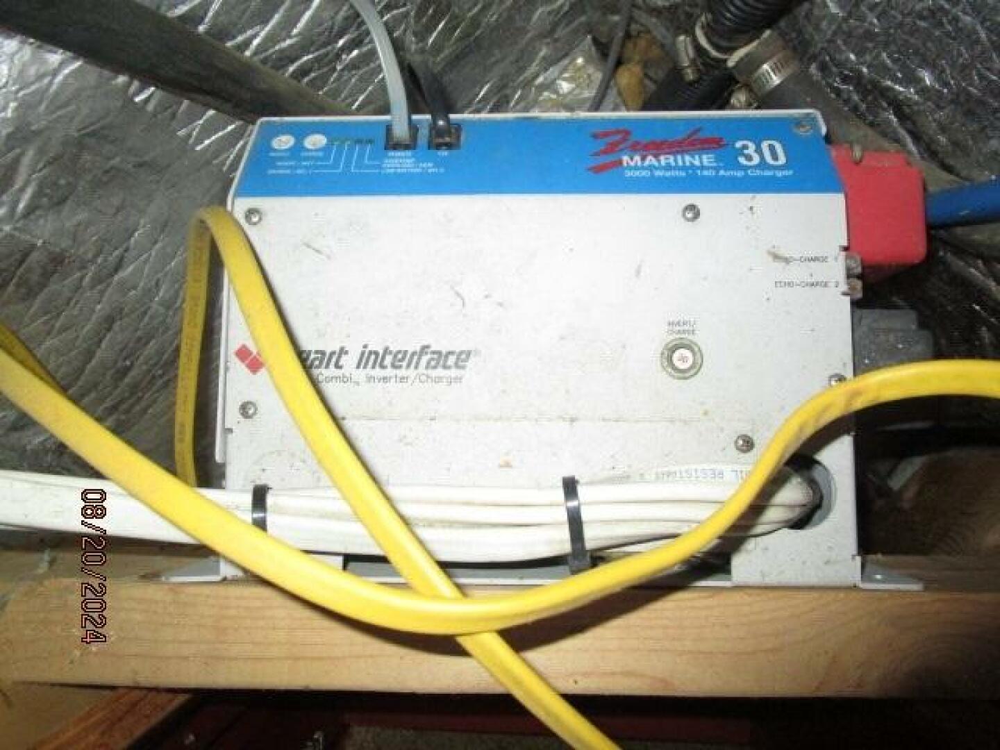 Slide: The Image of 47' Bayliner inverter - 4609489