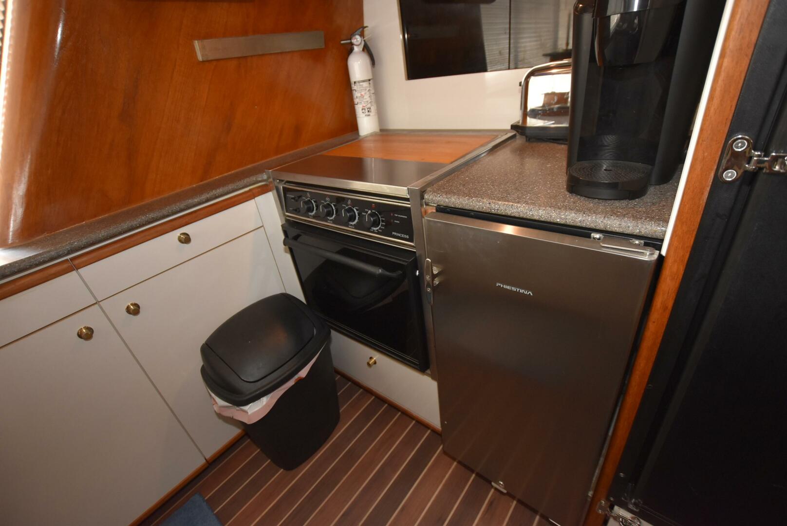 Slide: The Image of Bayliner 4788 Pilot House Motoryacht 1997 - 5035622