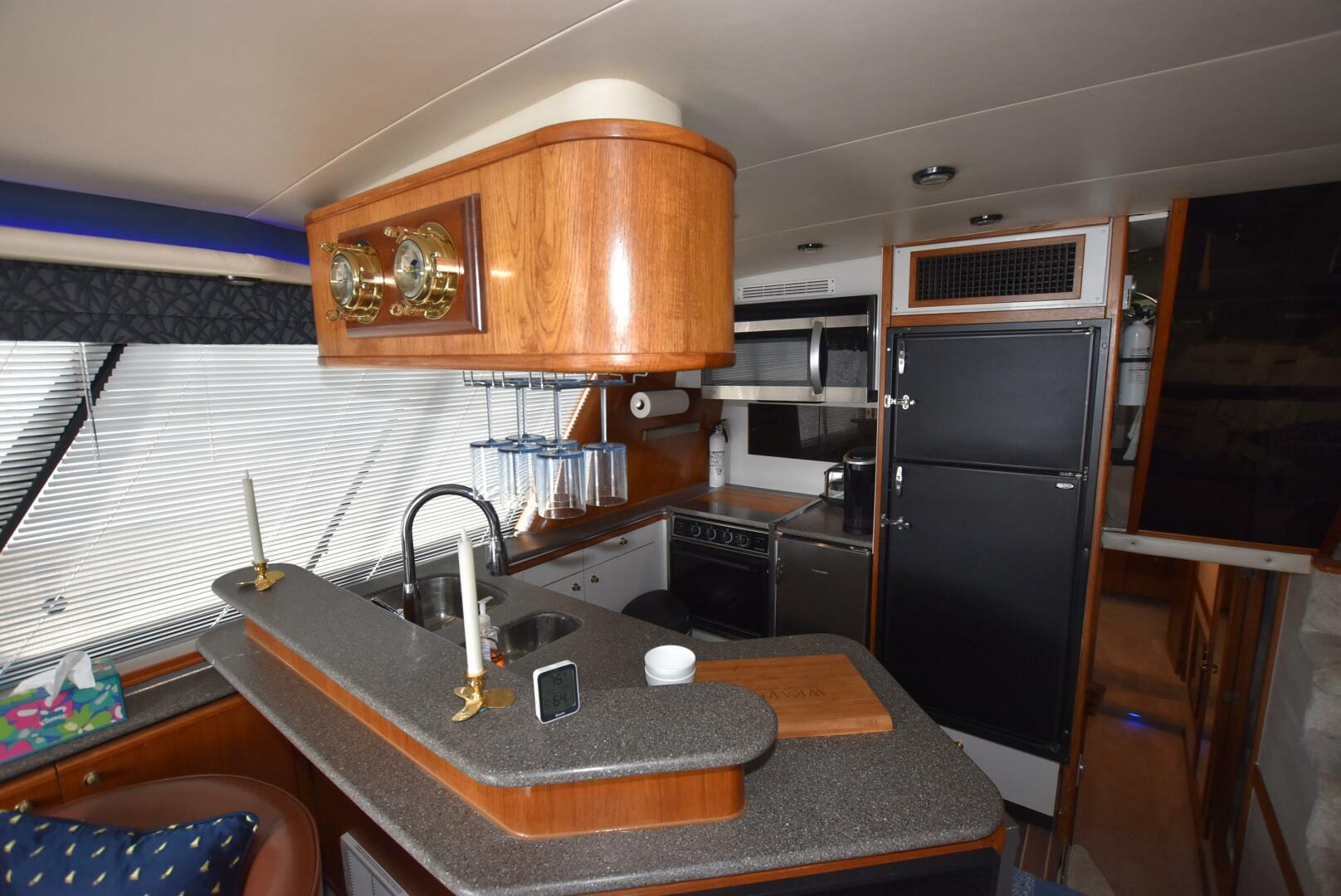 Slide: The Image of Bayliner 4788 Pilot House Motoryacht 1997 - 5035627