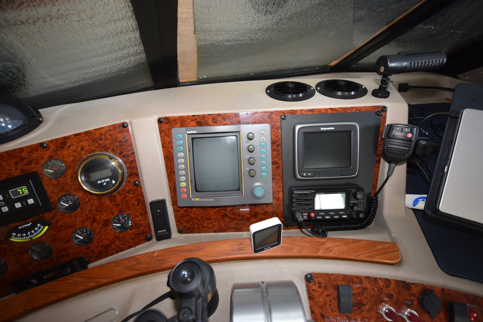 Slide: The Image of Bayliner 4788 Pilot House Motoryacht 1997 - 5035631