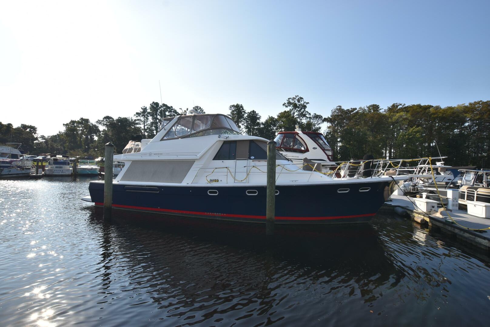 Slide: The Image of Bayliner 4788 Pilot House Motoryacht 1997 - 5035600