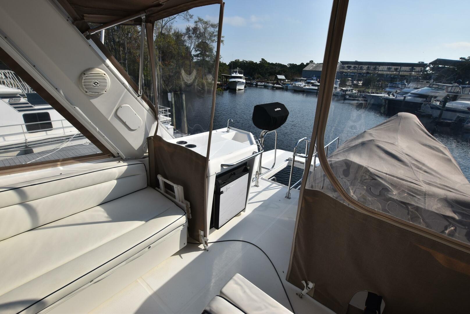 Slide: The Image of Bayliner 4788 Pilot House Motoryacht 1997 - 5035640