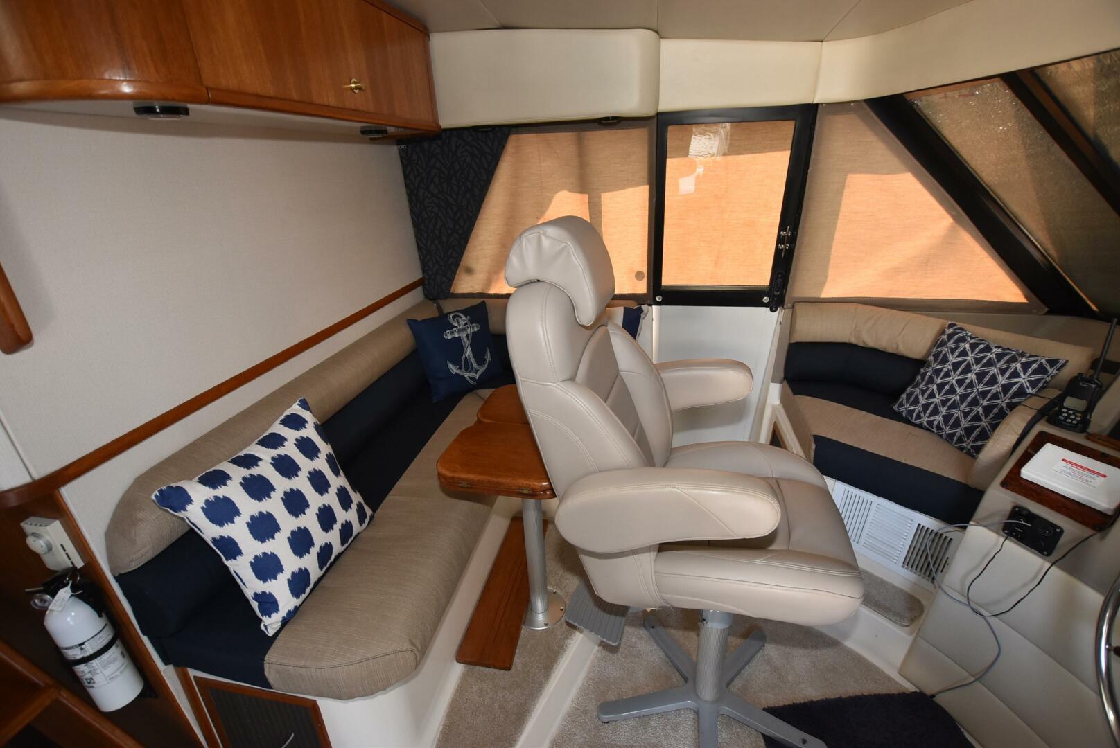 Slide: The Image of Bayliner 4788 Pilot House Motoryacht 1997 - 5035641