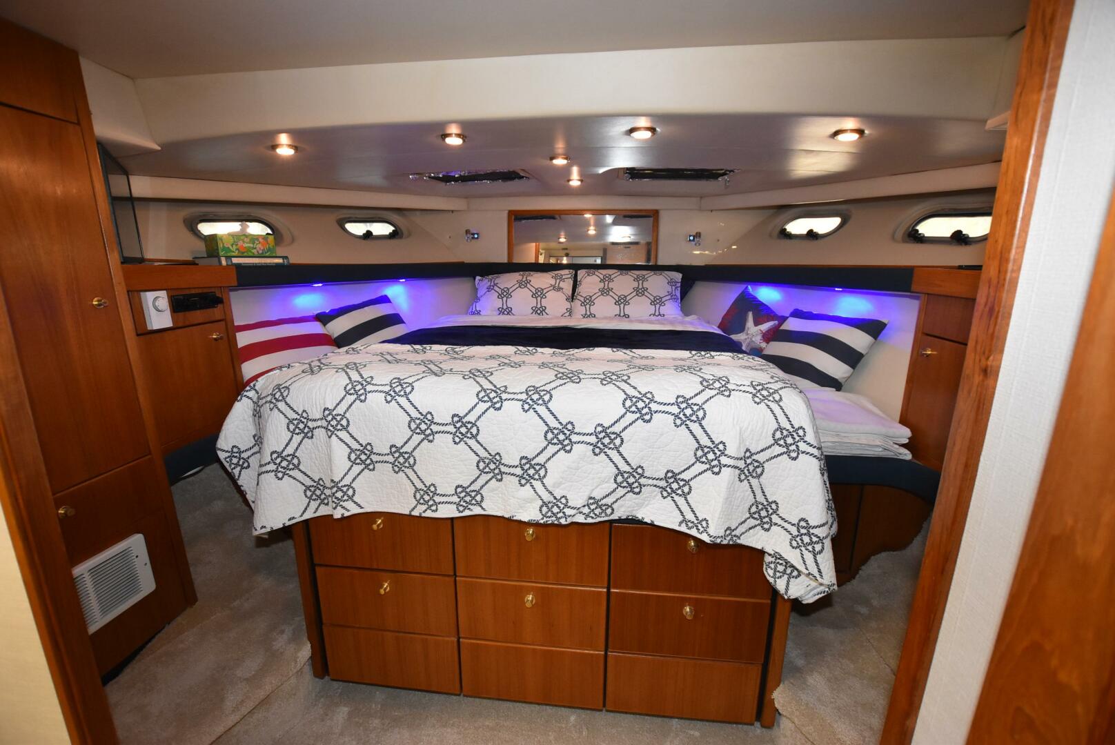 Slide: The Image of Bayliner 4788 Pilot House Motoryacht 1997 - 5035606