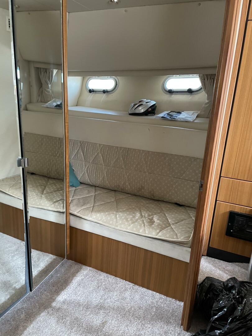 Slide: The Image of Bayliner 4788 Pilot House Motoryacht 2001 - 5368225