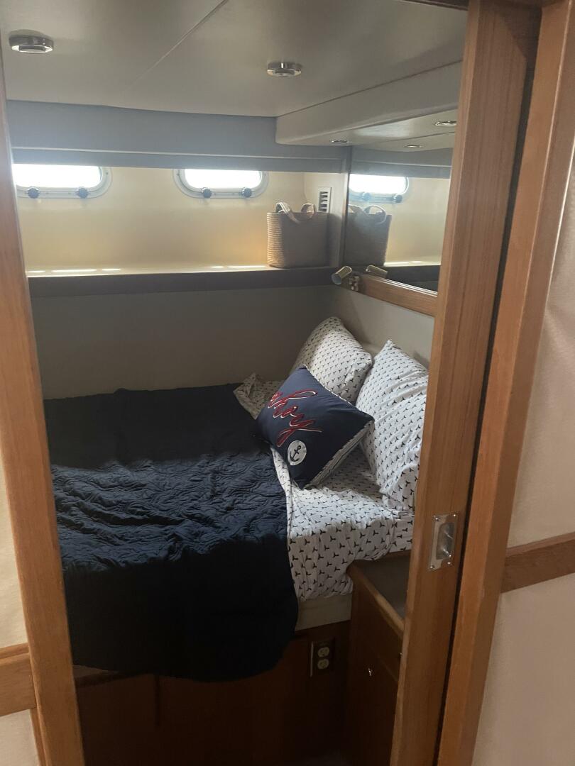 Slide: The Image of Bayliner 4788 Pilot House Motoryacht 2001 - 5368230