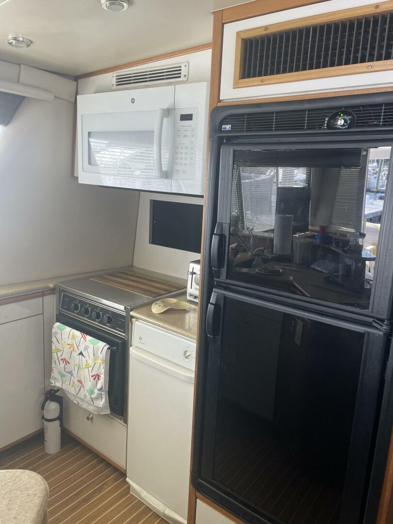 Slide: The Image of Bayliner 4788 Pilot House Motoryacht 2001 - 5368233