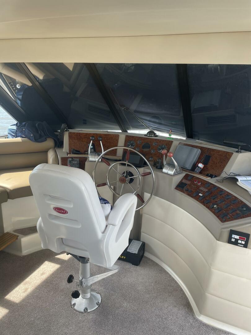 Slide: The Image of Bayliner 4788 Pilot House Motoryacht 2001 - 5368235