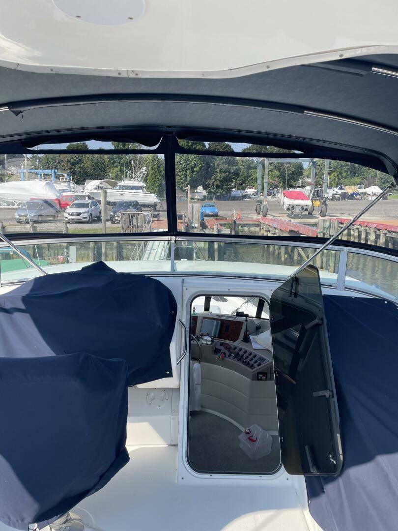 Slide: The Image of Bayliner 4788 Pilot House Motoryacht 2001 - 5368239