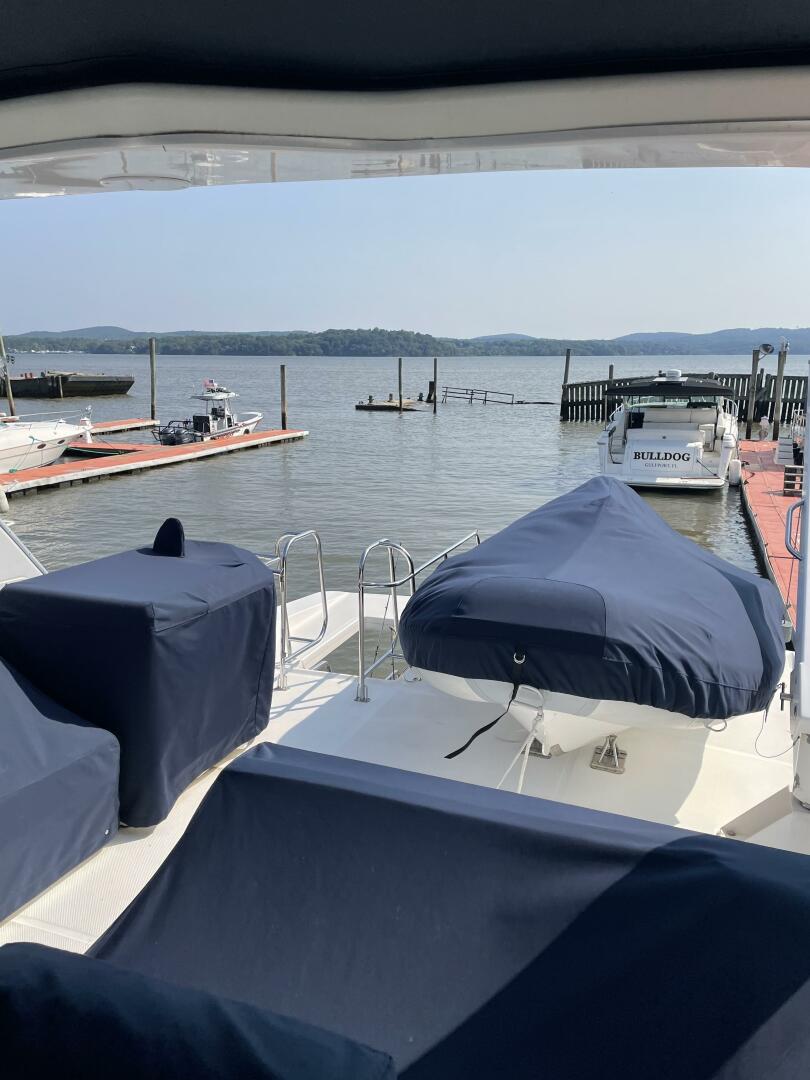 Slide: The Image of Bayliner 4788 Pilot House Motoryacht 2001 - 5368240