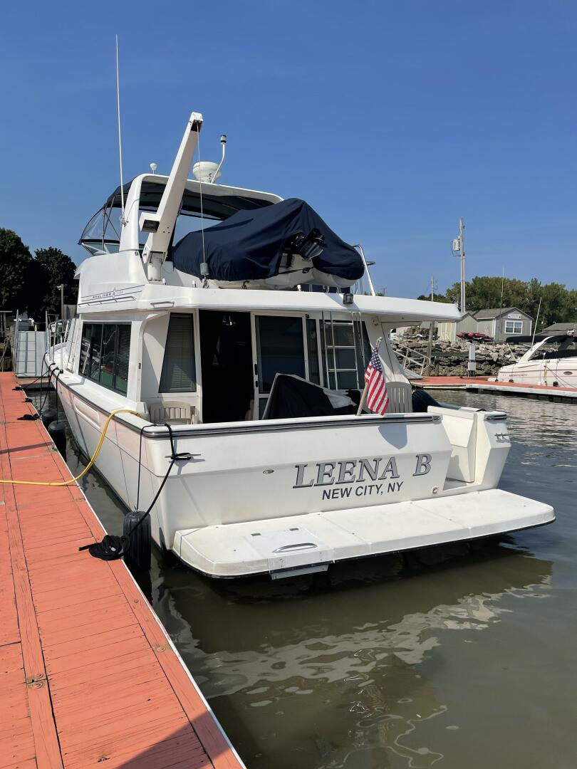 Slide: The Image of Bayliner 4788 Pilot House Motoryacht 2001 - 5368241