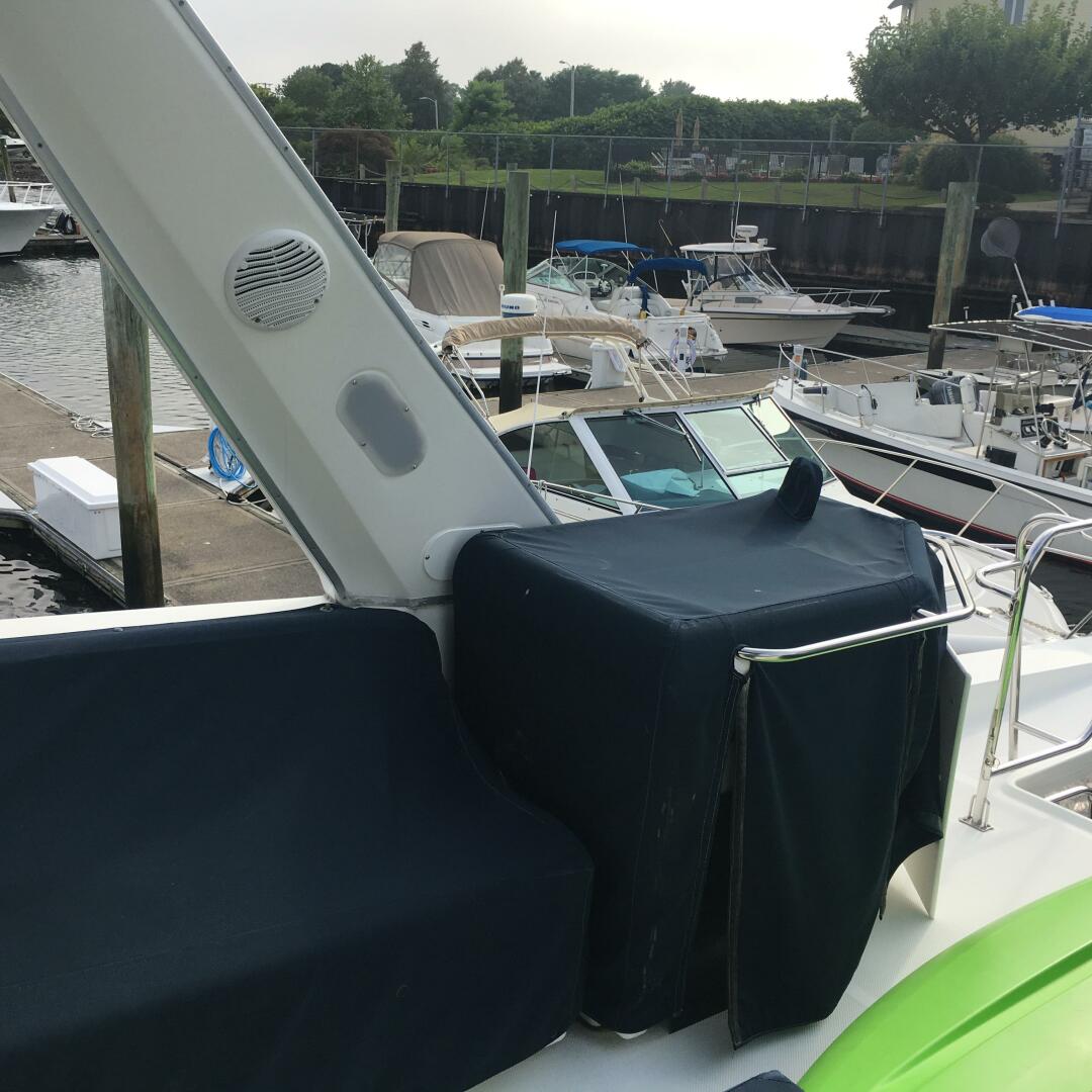 Slide: The Image of Bayliner 4788 Pilot House Motoryacht 2001 - 5368245