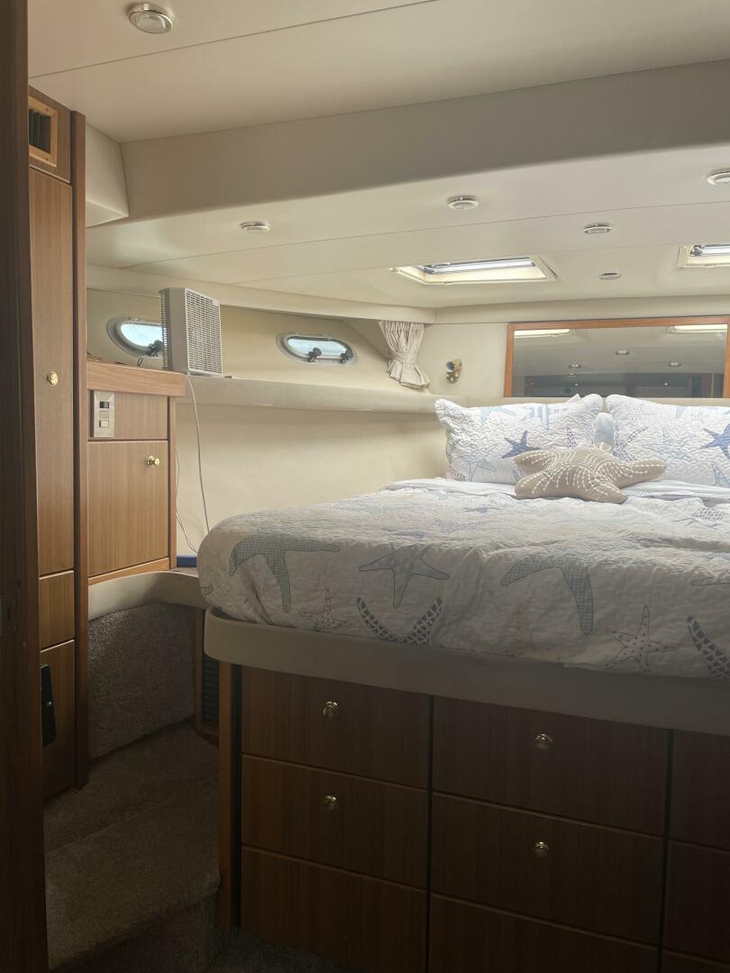 Slide: The Image of Bayliner 4788 Pilot House Motoryacht 2001 - 5368248